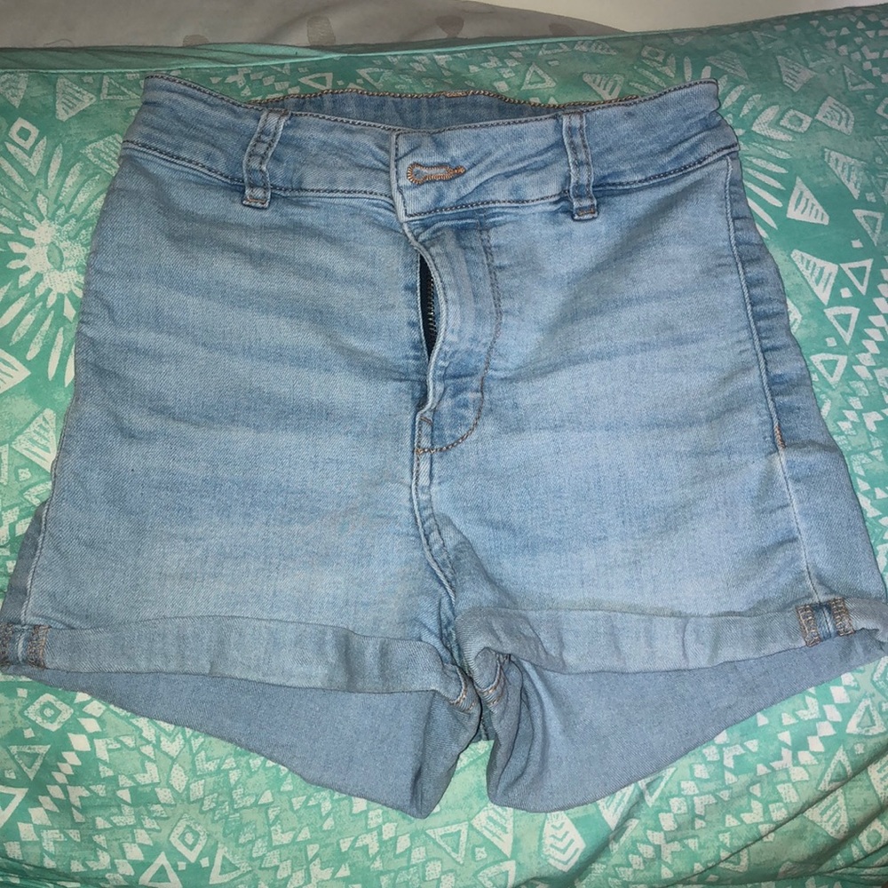 High waisted light blue jean short